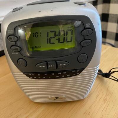 Digital clock radio