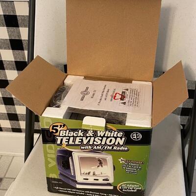 Portable B/W TV with AM/FM Radio