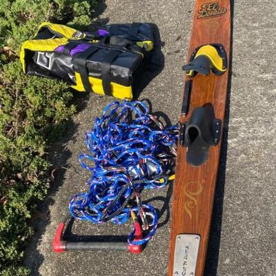Sports equipment -Wood Slalom Water Ski - Medalist Cut N Jump - El Dorado Tunnel Concave with rope and life vest