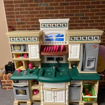 Toy kitchen