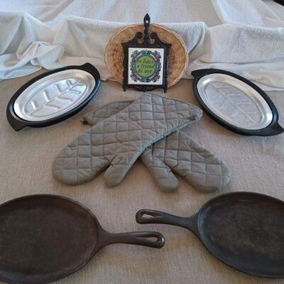 New sturdy oven mitts