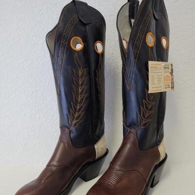 NIB Olathe Boot Co Cowboy Boots, Men's Size 10D
Quality Boots made in Olathe, KS
