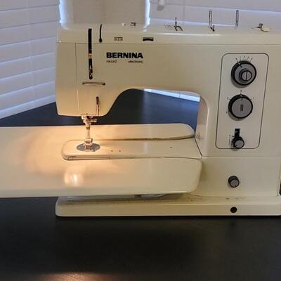 Bernina 830 Sewing Machine in Carrying Case & Accessories
Made in Switzerland
