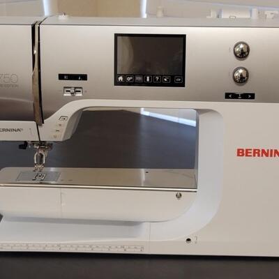 Bernina B750 Quilters Edition Sewing Machine, Instruction Manual & Accessories