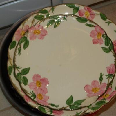 Franciscan China being sold as set 