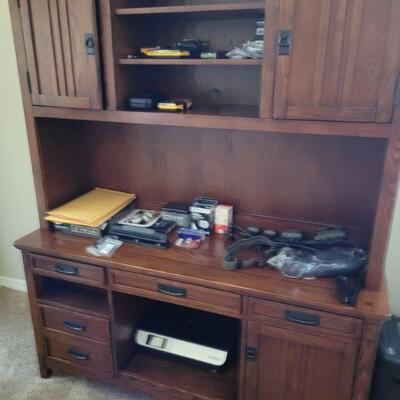 desk with hutch top