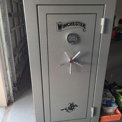 Winchester lockable gun safe, like new