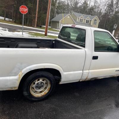 MORE PICS AT THE END
$1500 2002 Chevy S10 Pickup w/ 213, 555 Miles
Body may need some TLC 
Overall has been Maintained and recently...