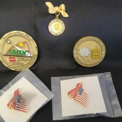 (5) Pins: 3-Military & 2-Flags
