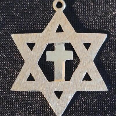 14K Star of David with a Cross, weighs 1.11g