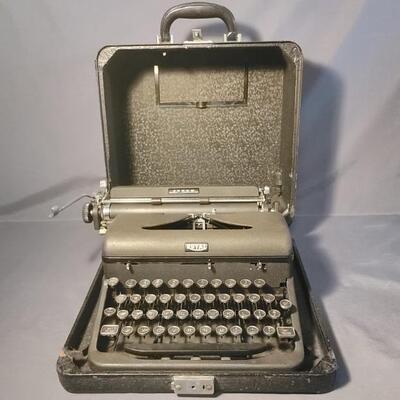 Vintage Royal Arrow Typewriter in Case