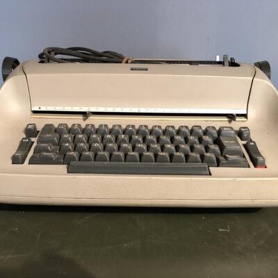 VINTAGE IBM Selectric Electric Typewriter