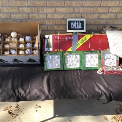 Lot of Christmas Ornaments & Decor, many in boxes