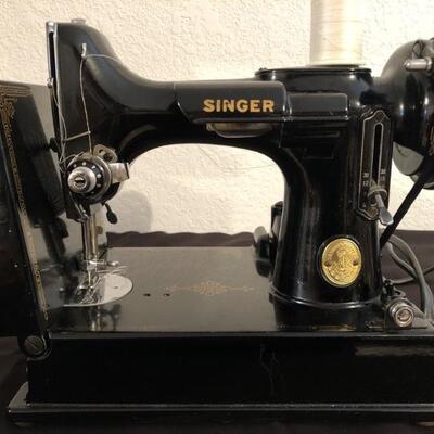 Vintage Singer Portable Electric Sewing Machine
Comes with Carrying Case and Manual
Tested and works great!