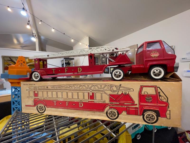 BEEHIVE ESTATES SALES PRESENTS A MASSIVE VINTAGE WALNUT CREEK SALE