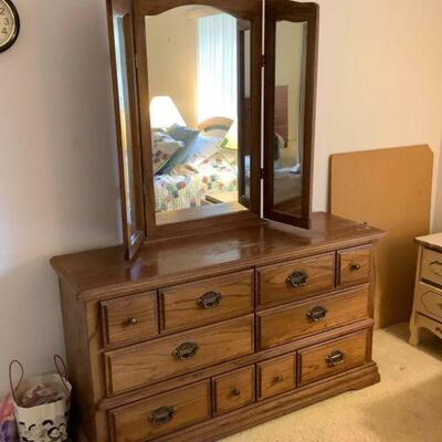 Mse037 Wooden Dresser With Vanity Mirror