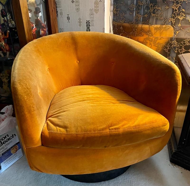 Mid-Century Modern Barrel Back Swivel Lounge Chair