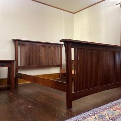 Le Meuble Villageois Mission Oak Queen Bedroom set - 2 nightstands, bed frame, chest of drawers, round table