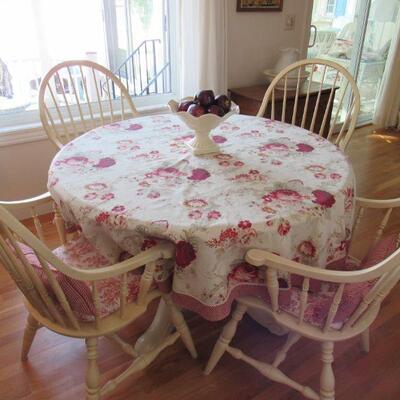 Dining table & chairs 