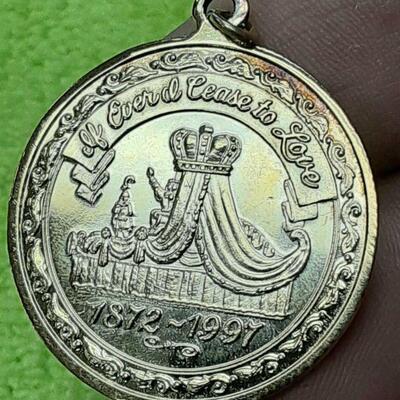 https://www.ebay.com/itm/115230430478	Rex 1997 .925 Silver Gold Plated New Orleans Mardi Gras Krewe Charm Favor Z1145		BIN	 $79.99 
