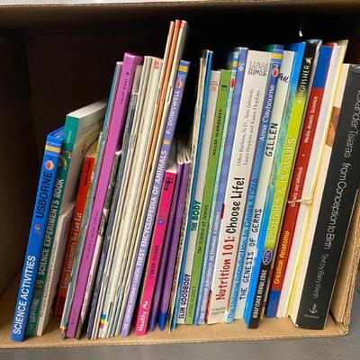 https://www.ebay.com/itm/115150643417	HS7049 Home School Book Box Lot - Local Pickup - Middle Grade Science Local Pick		BIN	 $19.99 
