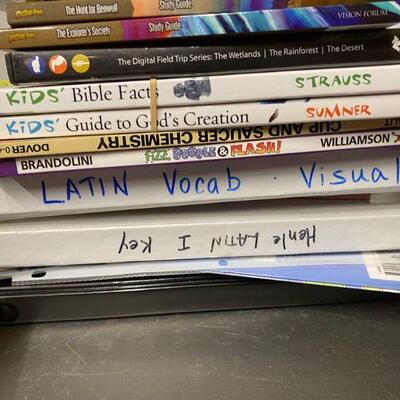 https://www.ebay.com/itm/115150643419	HS7070 Home School Book Box Lot - Local Pickup - Latine Language Learning Plus M		BIN	 $19.99 
