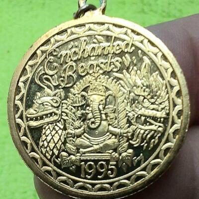 https://www.ebay.com/itm/115230427821	Rex 1995 .925 Silver Gold Plated New Orleans Mardi Gras Krewe Charm Favor Z1144		BIN	 $79.99 
