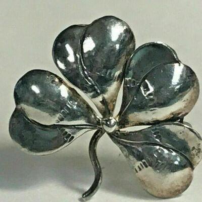 MOMUS 1994 STERLING SILVER CLOVER PIN PENDANT NEW ORLEANS MARDI GRAS MGS919 	https://www.ebay.com/itm/124971950625	 Offer 		 $79.99 
