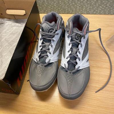 https://www.ebay.com/itm/125095073735	HS8119 Warrior LaCrosse WMSSM3GW Hommes USA 10 Mens Shoes /Shoe cleats		Offer	 $19.99 
