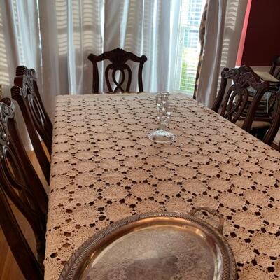 Stunning dining room table with 8 matching chairs