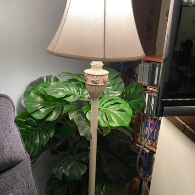 Floor lamp, matches 2 end table lamps 