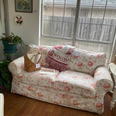 Removable slipcover sofas