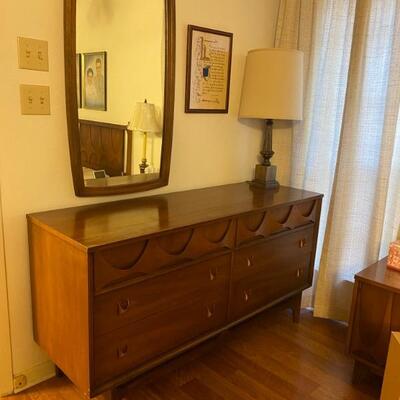 Broyhill Brasilla Dresser and rare things Mirror