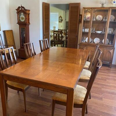 8 Broyhill Brasilla Dining Chairs to be sold as a set