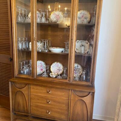 Broyhill Brasilla China Hutch
