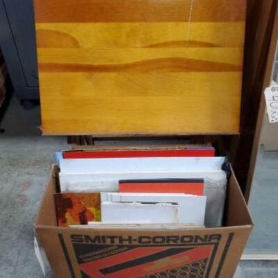 #4010 â€¢ Easel And Art Canvases
