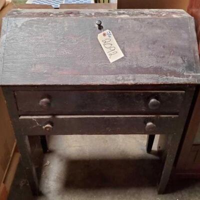 #2092 â€¢ Desk Measures Approx 31"x15"x37"