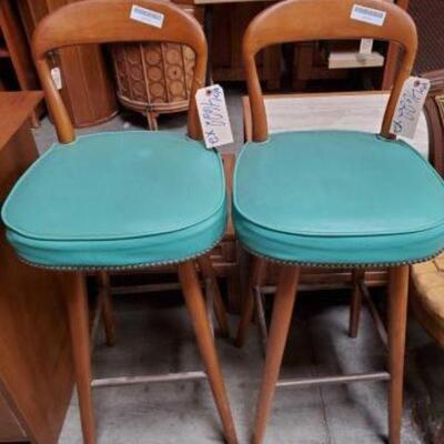 #4622 â€¢ 2 Barstools