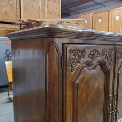 #4034 â€¢ Armoire
