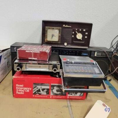 https://bid.bidfastandlast.com/ui/auctions/74438/7357934#:~:text=NEXT%20ITEM-,%233028%20%E2%80%A2%205%20Radios%20And%201%20Two%20Way%20Ra...