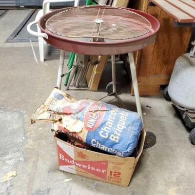 #1004 â€¢ Vintage Kelley Big Boy Grill with Charcoal: Measures Approx: 27
