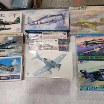 #1242 â€¢ 10 Model Airplanes