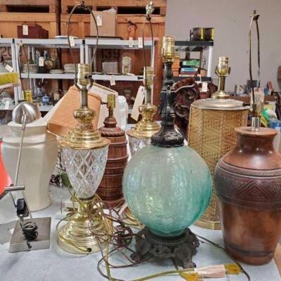 #3228 â€¢ 10 Lamp & Lampshades