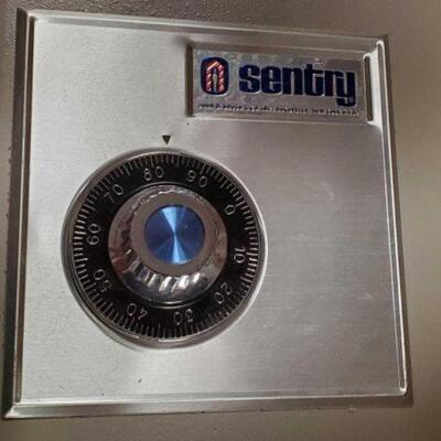 #2080 â€¢ Sentry SafeNo Combo No Key. Measures Approx 14"x14"x16"
