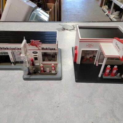 #1370 â€¢ 2 Scale Gas Stations with Packaging Mobil and Galindos Service Station
 