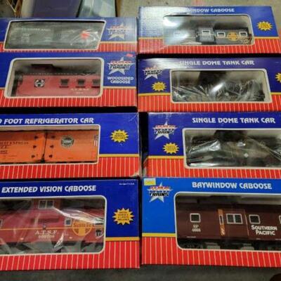 #1296 â€¢ 8 USA Trains #1 Guage Railcars
Tank cars, Caboose, Refrigerator Car, and Freight Car