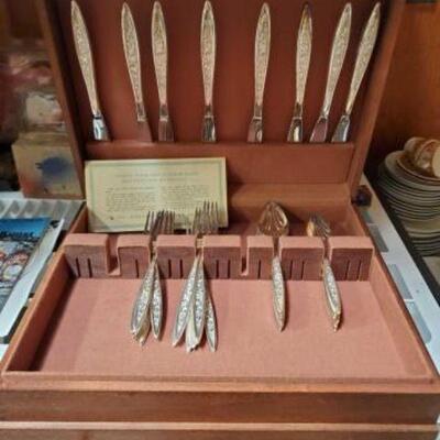 #4540 â€¢ Vintage 1847 Rogers Bros. Silverware with Case