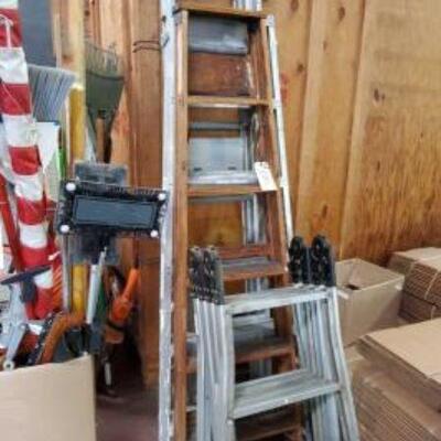#2146 â€¢ 4 Extension Ladders