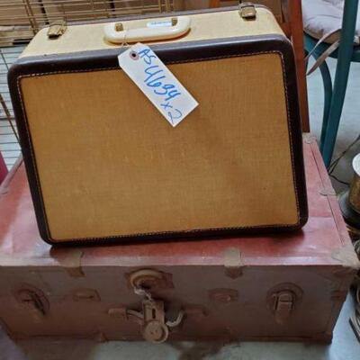 #4634 â€¢ 2 Vintage Luggage