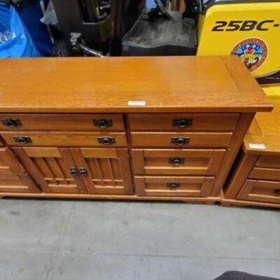 #4918 â€¢ Dresser And Nightstand Set Measures Approx 70"x19"x33"-26"x17"x24"